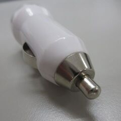 USB カーチャージャーiPhone 4S 対応 車載用充電器の画像