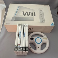 Wii本体　ソフト5本　ハンドル付