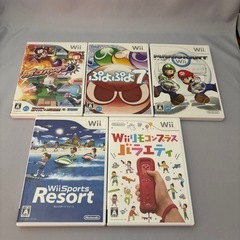 Wii本体　ソフト5本　ハンドル付の画像
