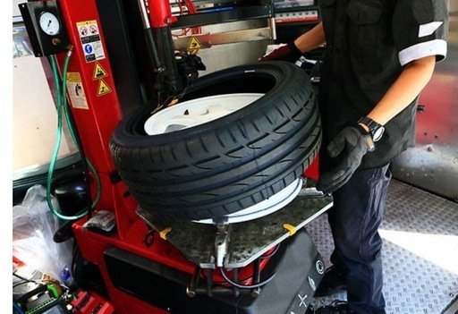 タイヤ組換作業　受付ます。