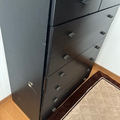 黒いタンス７段の画像