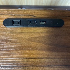 コンセント付きデスクの画像