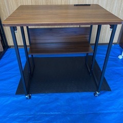 コンセント付きデスクの画像