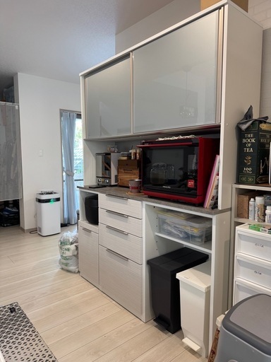 美品⭐︎食器棚　
決まりました