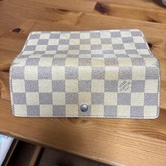 ルイヴィトンダミエの白の財布折りたたみの画像
