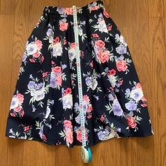 （新品）紺地に花柄　INGNIの画像