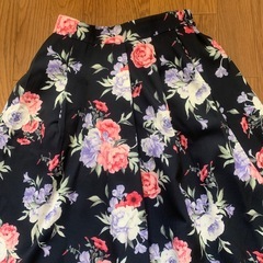 （新品）紺地に花柄　INGNIの画像