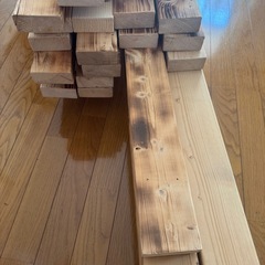 2×4木材・棚板（1,800円にてお譲り致します）の画像
