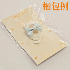 新品未使用 ハンドメイド ピンバッジ 白色猫モチーフ 水色リボン かわいいアクセサリーの画像