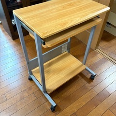 パソコンデスクの画像