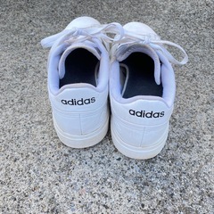 adidas アディダス スニーカー 白 ホワイト 黒 ブラック 26cmの画像
