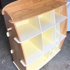 お引取り限定 21年購入 DWE ディズニーワールドファミリー ブックケースのみ 収納棚 の画像