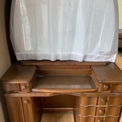アンティーク風ドレッサーの画像