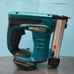 【中古】マキタ　14.4V　充電式タッカ　ST120D　充電器×1、バッテリ×2、ステープル付き【ハンズクラフト熊本けやき通り店】【店頭取引限定】の画像