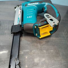 【中古】マキタ　14.4V　充電式タッカ　ST120D　充電器×1、バッテリ×2、ステープル付き【ハンズクラフト熊本けやき通り店】【店頭取引限定】の画像
