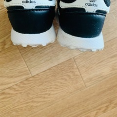 子ども用　adidas靴の画像