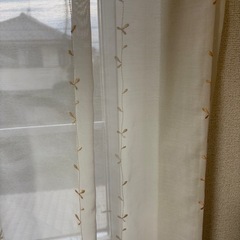 遮光カーテン　白　柄の画像