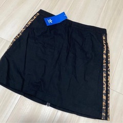 新品 adidas レオパード柄ミニスカート Sの画像