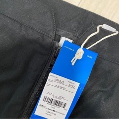 新品 adidas レオパード柄ミニスカート Sの画像