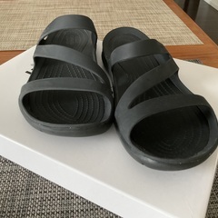 クロックス　サンダルの画像