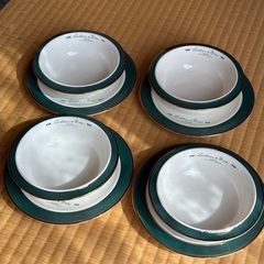 無料　スープボウルと皿の4セットの画像