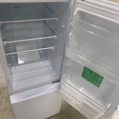 NO B505🌈福岡市内配送設置無料✨🌈ヤマダオリジナル 冷蔵庫 159L 右開き 2ドア 幅48.6cm 一人暮し向け 耐熱トップテーブル REFAGE YRZ-F15MW ホワイト系　2022年の画像