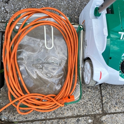 （受け渡し予定者決定）マキタ Makita 芝刈り機 MLM2851 お庭のお手入れに。