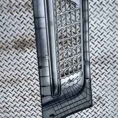 三菱キャンター　フロントグリルの画像