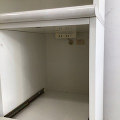 食器棚／鏡面仕様の画像