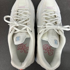 Nike Shox ナイキ ショックス R4 SE アイボリー 23.5cmの画像