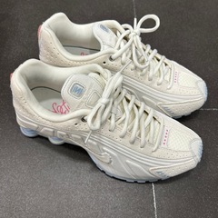 Nike Shox ナイキ ショックス R4 SE アイボリー 23.5cmの画像