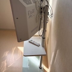 テレビとテレビ台の画像