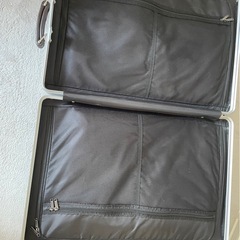 大型スーツケースの画像