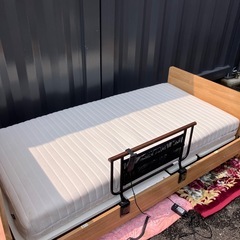 電動ベッド　マットレス擦れ汚れ有りますヒンジ割れ有りますの画像