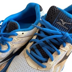 mizuno スニーカーの画像