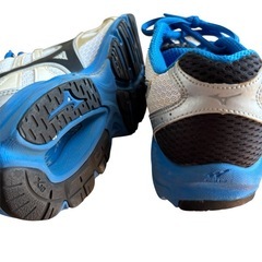 mizuno スニーカーの画像