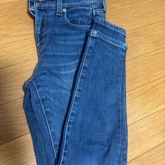 スキニーデニムパンツの画像