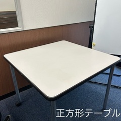 テーブルなどの画像