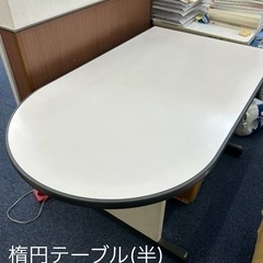テーブルなどの画像