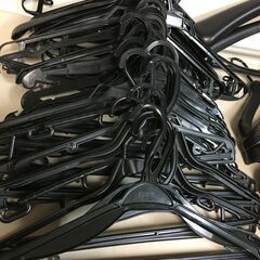 A3986　プラスチック製　ハンガー　まとめて　衣類ハンガー　スーツ　トップス　コートの画像