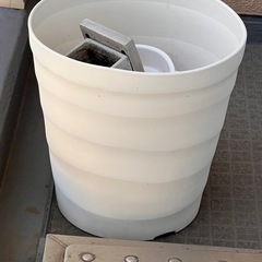 大きい植木鉢やちょっといい植木鉢の画像