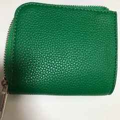 ほぼ未使用グリーンのL字財布の画像