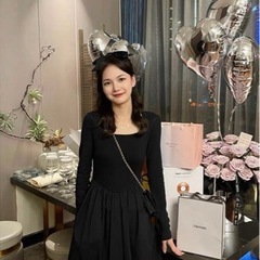 ブラック　黒　ワンピース　ドレスの画像