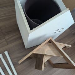 まとめ　つっぱり棒　キャスター付　ハウス　かわいい　ゴミ箱　壁収納　写真　フレーム　ハンガー掛け　ドア掛け　小物入れ　編みかご　の画像