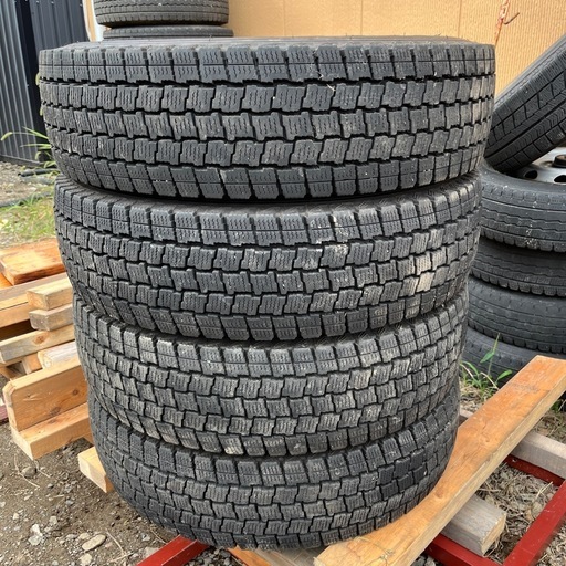 185/80R14スタッドレスタイヤ４本