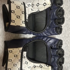 オープンフィンガーグローブの画像