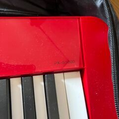 電子ピアノ CASIO Privia PX-S1000 2020年製 88鍵盤 レッド 付属品：譜面台、鍵盤カバー、バッグ、ダンパーペダル、ACアダプター、椅子の画像