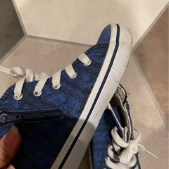 ネイビーのVansハイカット　キッズ　スニーカーの画像