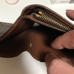 二つ折り財布の画像