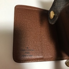 二つ折り財布の画像